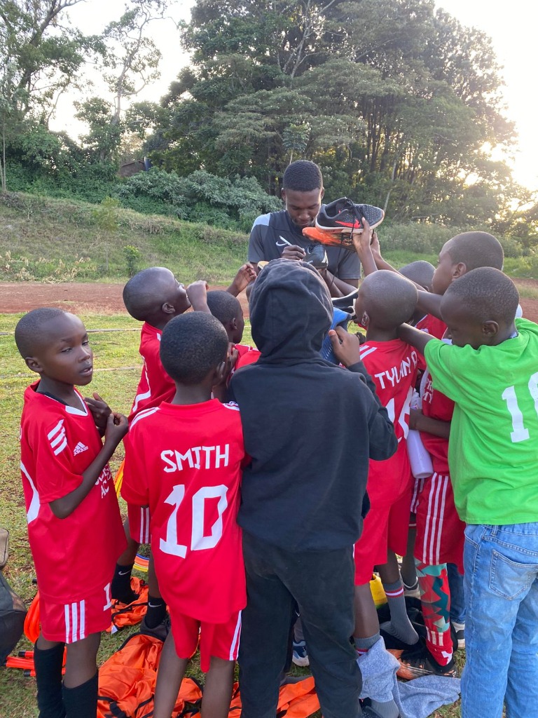 Autograph Session with Nashon Alembi